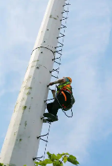 通信鐵塔攀爬冠航防墜器筑牢安全防線，守護生命底線